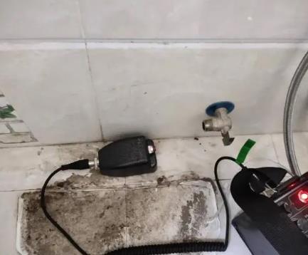 镇巴屋顶漏水维修公司分享下卫生间漏水的危害及解决方法